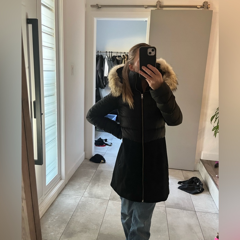 Soia & kyo Black Puffer Coat with real Fur Trim
Puffer up and real wool down